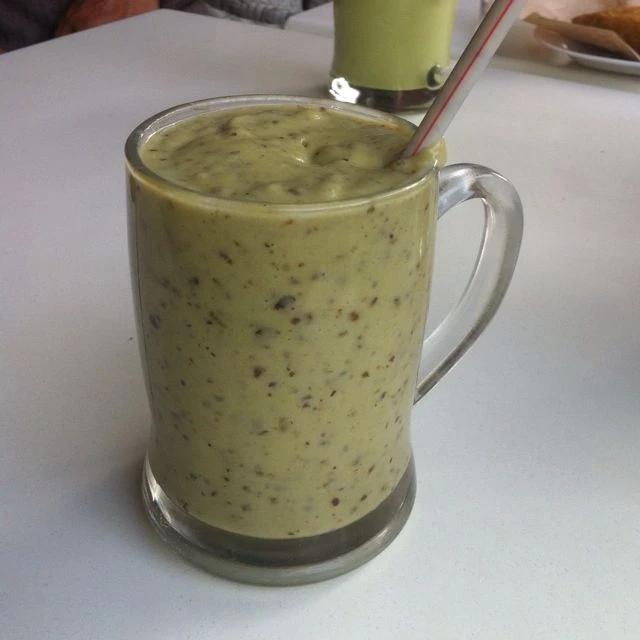 Jus D'avocat Au Fruits Secs