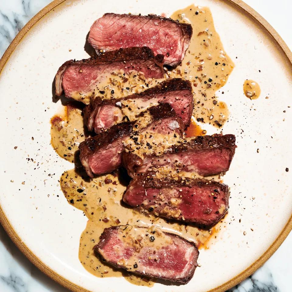 Filet De Bœuf Grillé à La Sauce Au Poivre