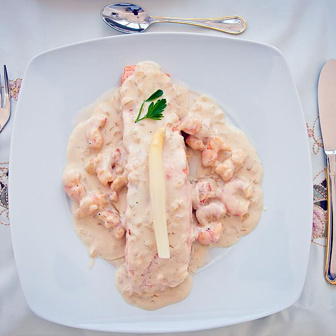 Filet De Saumon Sauce Crevettes