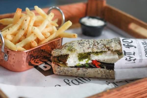 Sandwich Pressé Légumes Grillés Et Feta