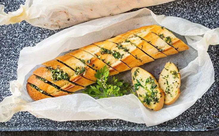 Pain A L'ail Et Aux Herbes