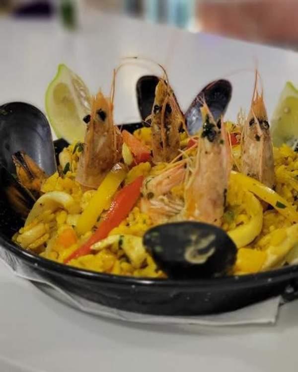 Paella Espagnole Aux Fruits De Mer