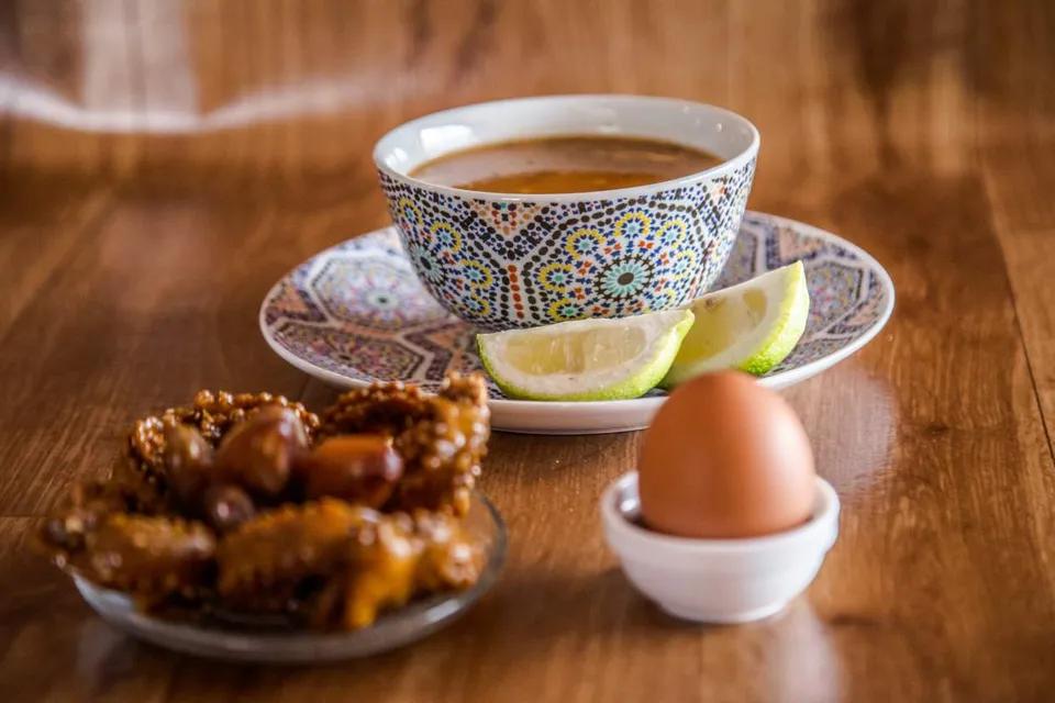 Harira + Dattes Et Chebakia