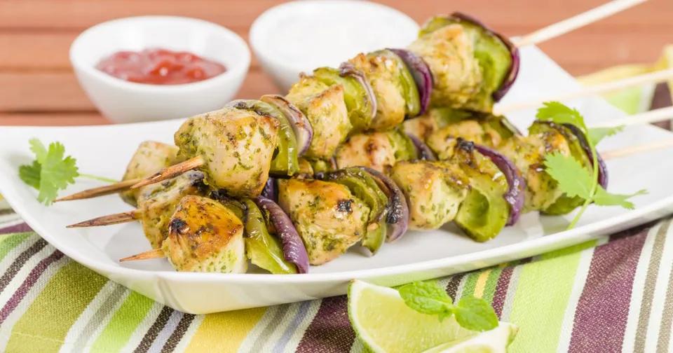 Poulet Mariné En Brochettes