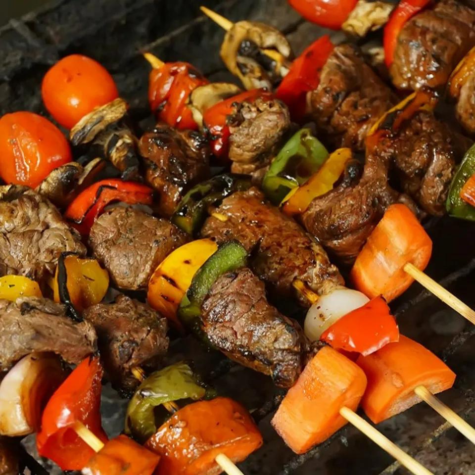 Brochetas De Carne Y Papas