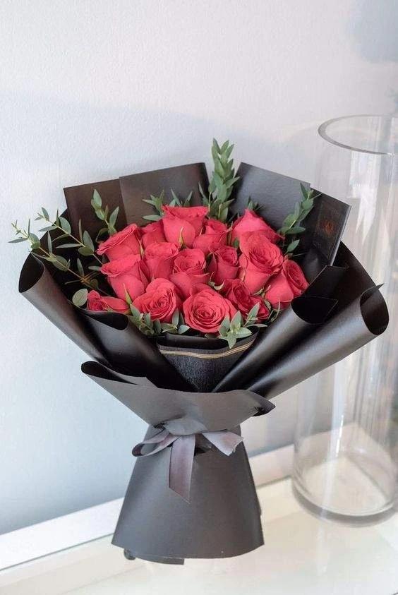 10 Roses Rouge - Emballage noir