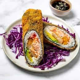 Crispy Roll (Saumon, crevette panée, avocat, cream cheese, tobiko)