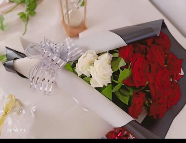 Bouquet de fleurs rouge et blanc