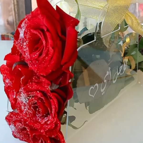Panier en plexiglas transparent pour vos roses et chocolats