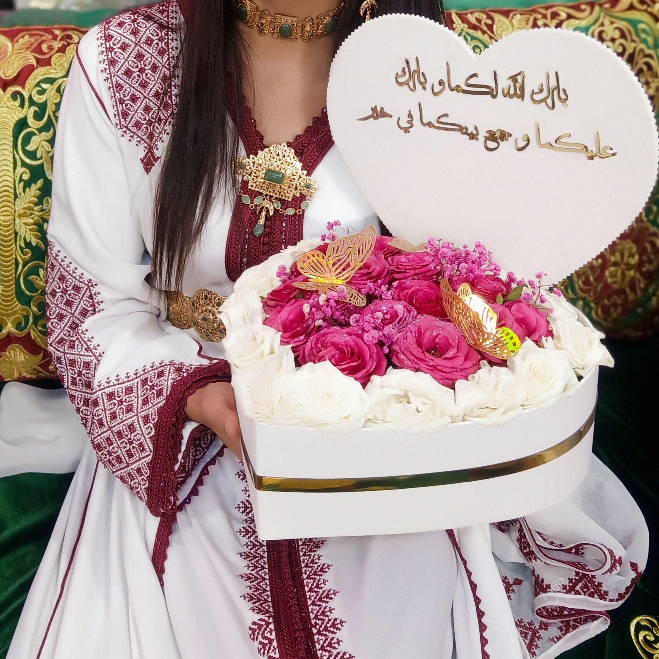 Coffret de roses pour fiançailles et occasions heureuses