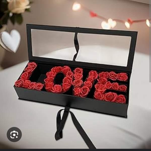 Coffret de roses LOVE