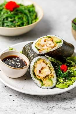 Poulet Mozzarella (Poulet pané, mozzarella, avocat, crispy onion, salade romaine, cream cheese, sauce spicy mayo)