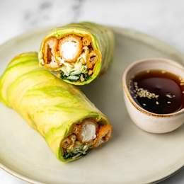 Spring Crevettes Tempura (Galette de riz. crevettes tempura, avocat, mangue, cacahuètes concassées, crispy onion, vermicelles de riz, choux blanc et roquette)