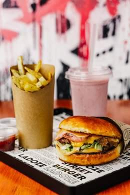 Menu Sweez, fries & Milkshake ou Smoothie