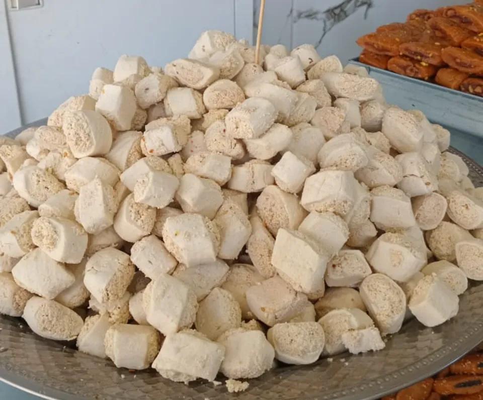 مقروض لوز