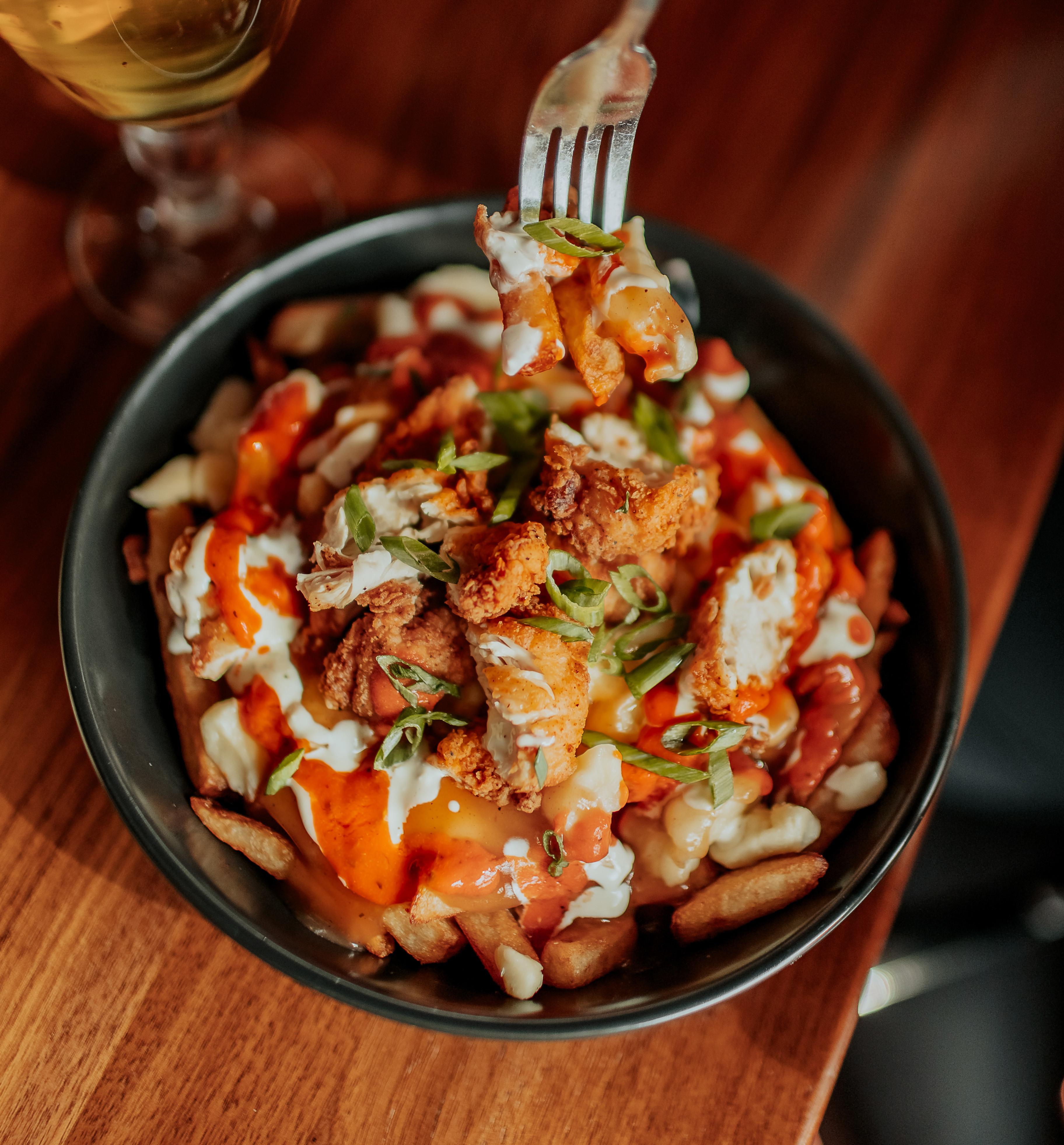 Frites Poulet Pané Sauce Fromagére