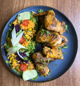 Ailes de Poulet ( servis aves salade et 1 accompagnement au choix) 