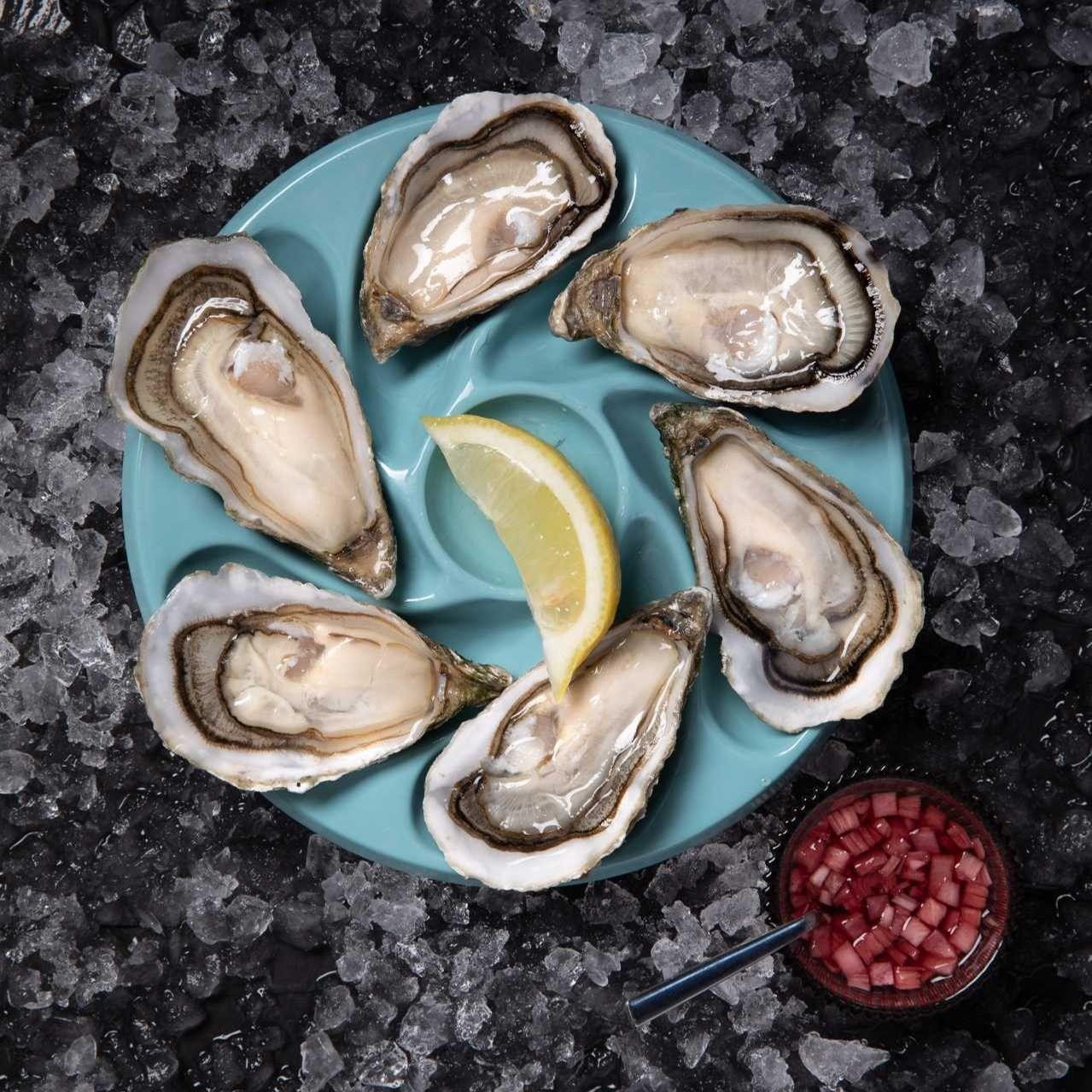 N°2 .6 Pièces Huîtres Ouvertes Avec Citron