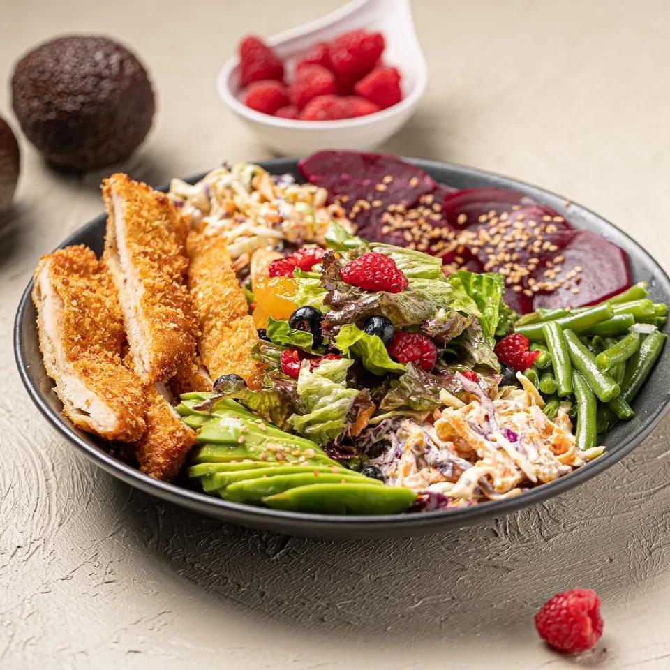 Salade au poulet croustillant
