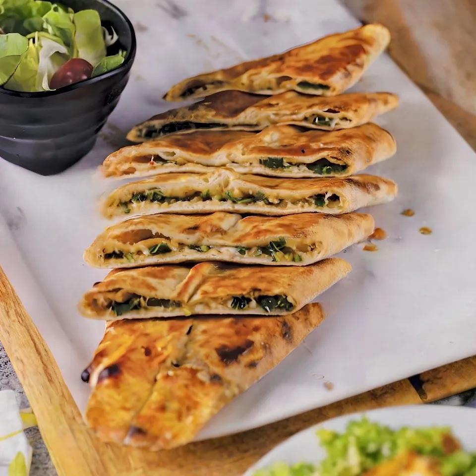 Pita fermée au fromage et épinard