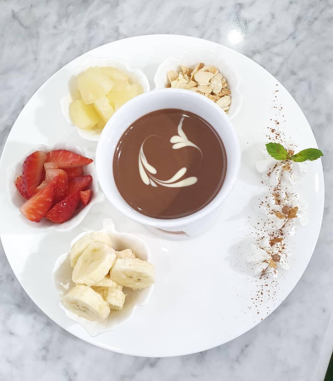 Fondue Au Chocolat Avec 3 Fruits