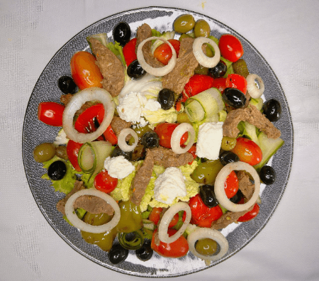 Salade Grecque à l'Emincé de Viande