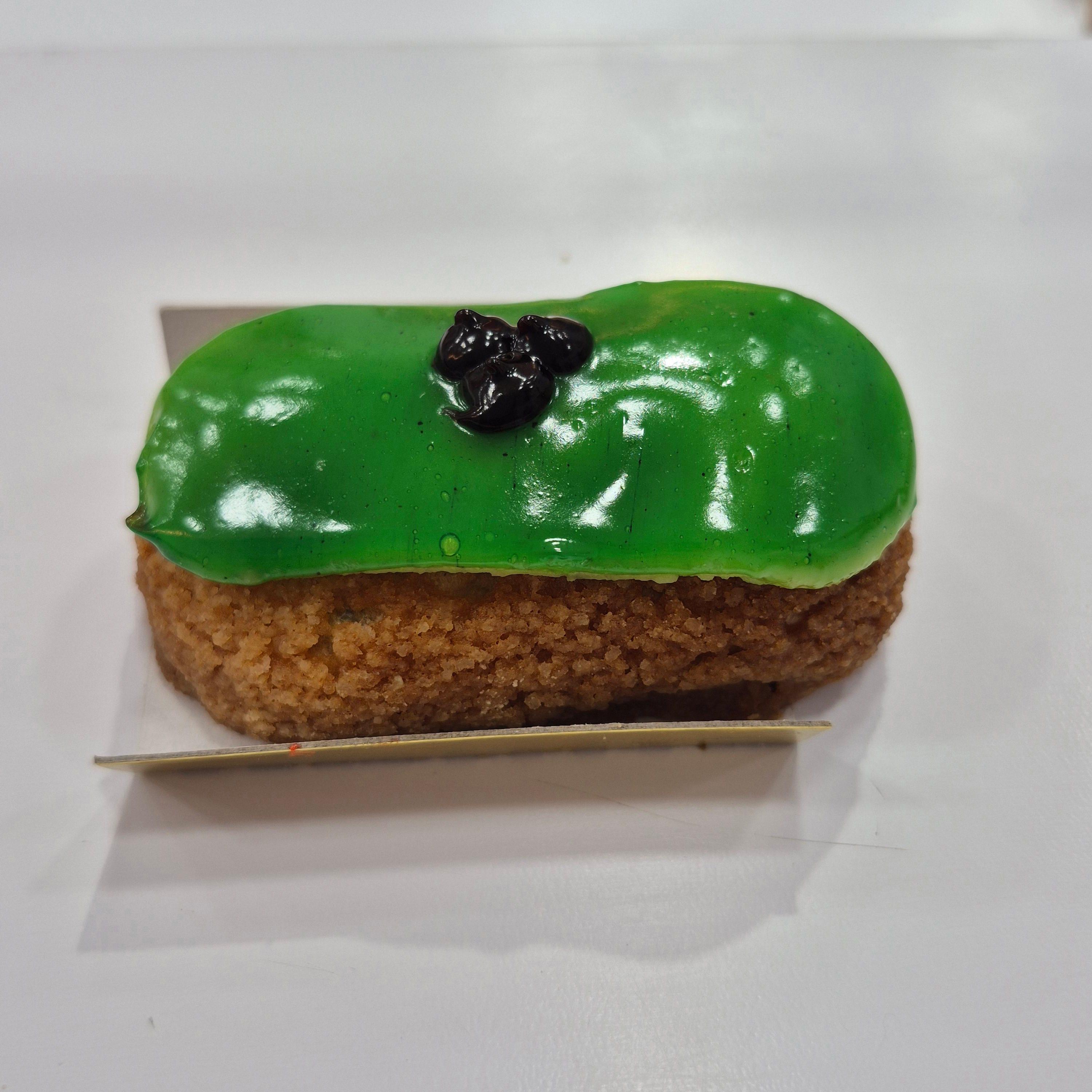 Mini Kiwi Eclair