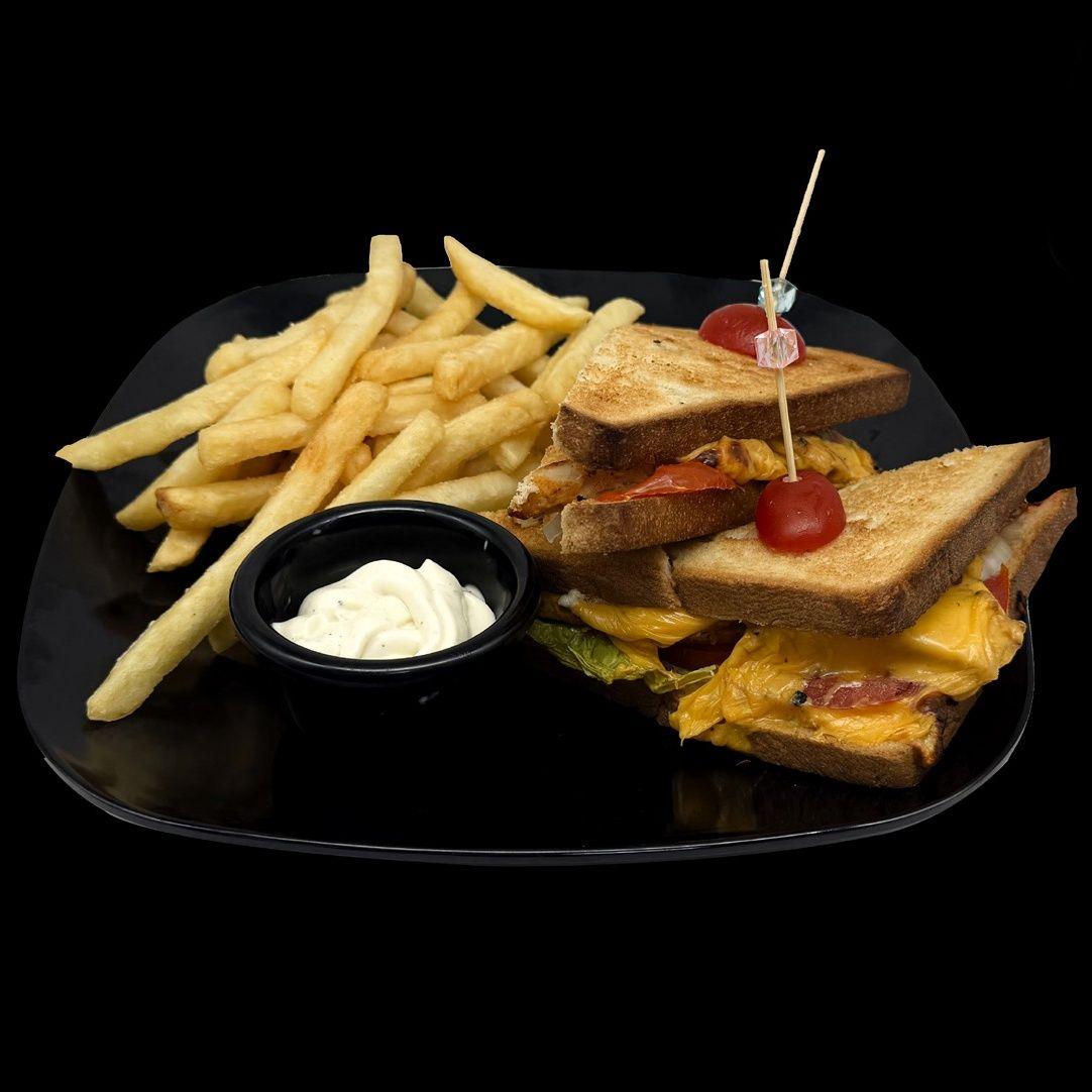 CHICKEN CLUB-SANDWICH