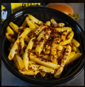 Portion de Frites avec Cheddar et Farofa de Bacon Halal