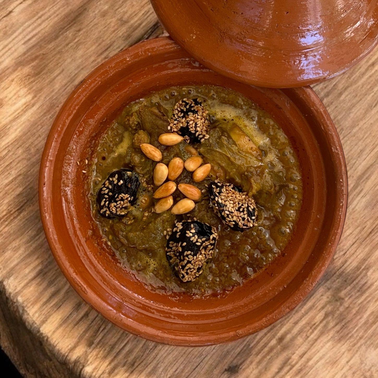 Tajine De Bœuf Aux Pruneaux Et Amandes