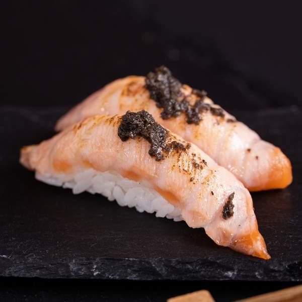 Nigiri Saumon Flambé a la Truffe