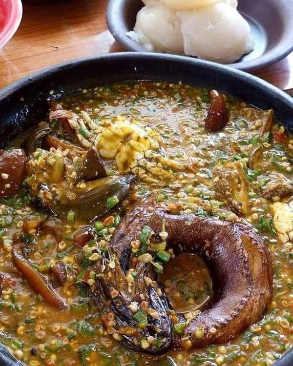 Sauce Gombo Frais au poisson fume , au Riz Parfumé