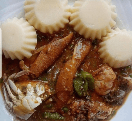 Akassa sauce gombo frais avec plo,crabe,viande de bœuf, maïs