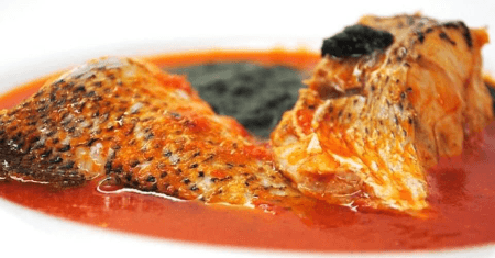 Soupe De Poisson Accompagné D'attiéké À L'huile Rouge