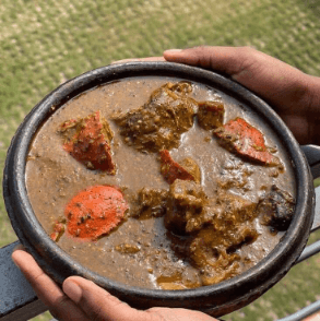 Sauce Djoumblé Au Riz Parfumé Avec La Viande De Boeuf