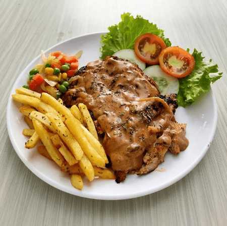 Filet de boeuf à la sauce poivrée