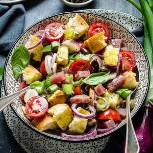 Insalate panzanella al tonno
