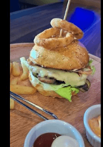 Crispy Onion Rings Cheese Burger