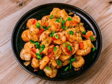 Crevettes sautées au sel et poivre