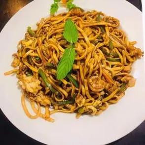 Nouilles Sautées Aux  Œufs  Et Légumes