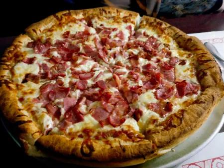 Pizza viande fumée