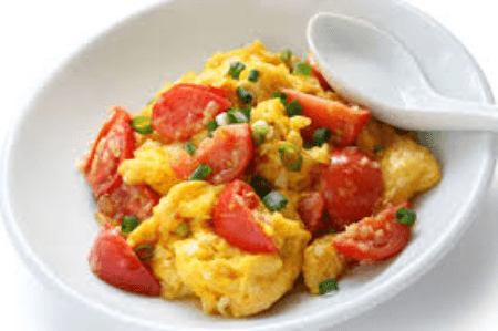 Oeufs Brouillés à la Tomate et Sojok