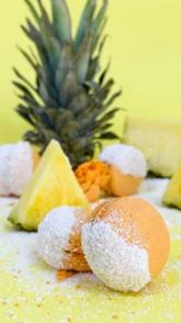 Macaron Pina Colada