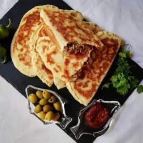 Chapati Thon & Salami & Mozzarella & Fromage & Œuf