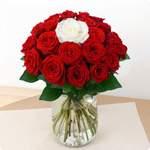 Bouquet Amour 19 Roses Rouges 1 Blanche