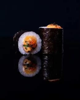 Hosomaki Kinmedai (Alfonsino) Avec Masago Orange