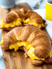 Croissant Bacon & Cheddar