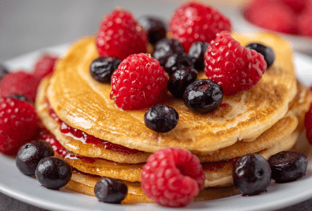 Pancakes aux Fruits Frais de Saison