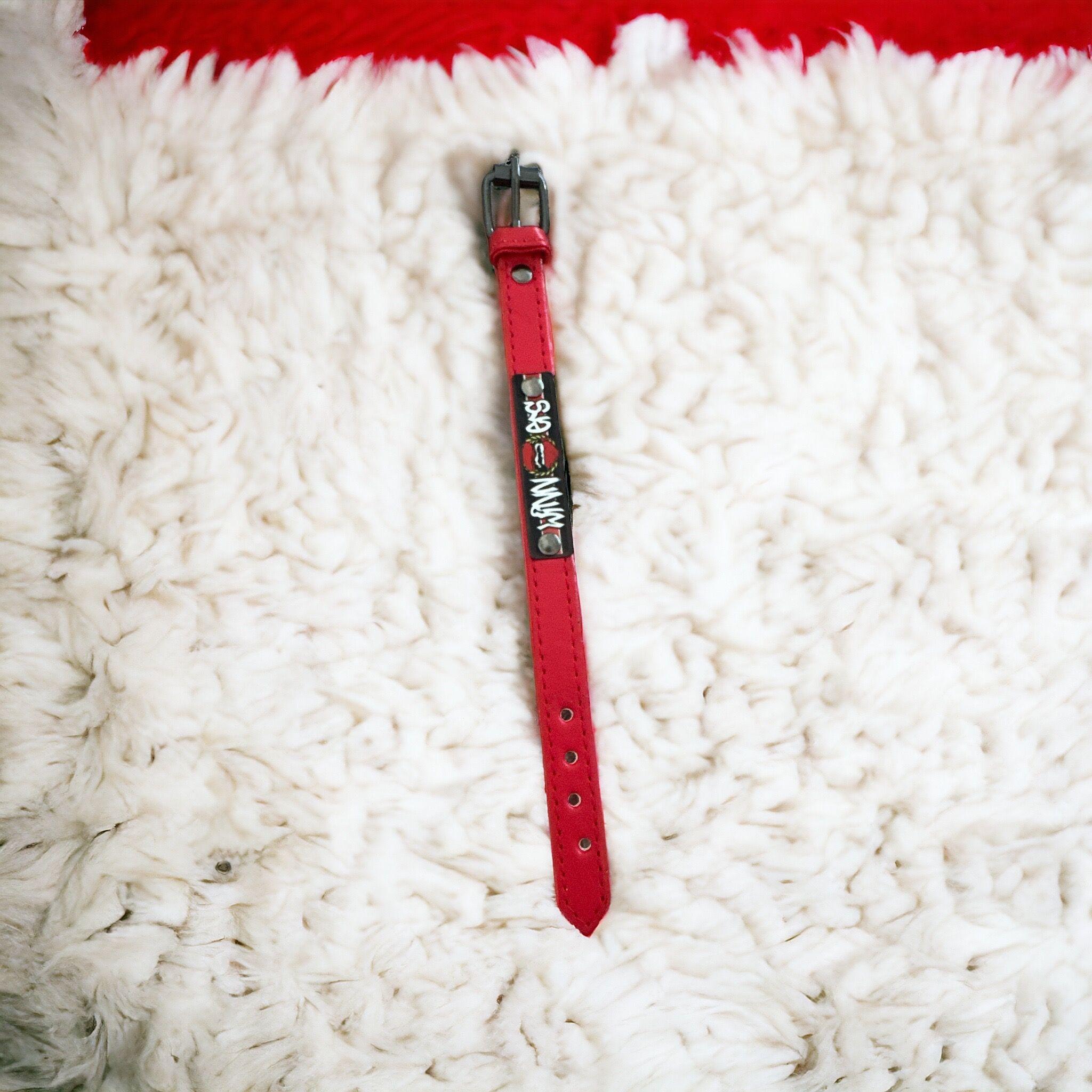 Bracelet rouge winners