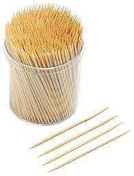 Une boîte de cure-dents en bois